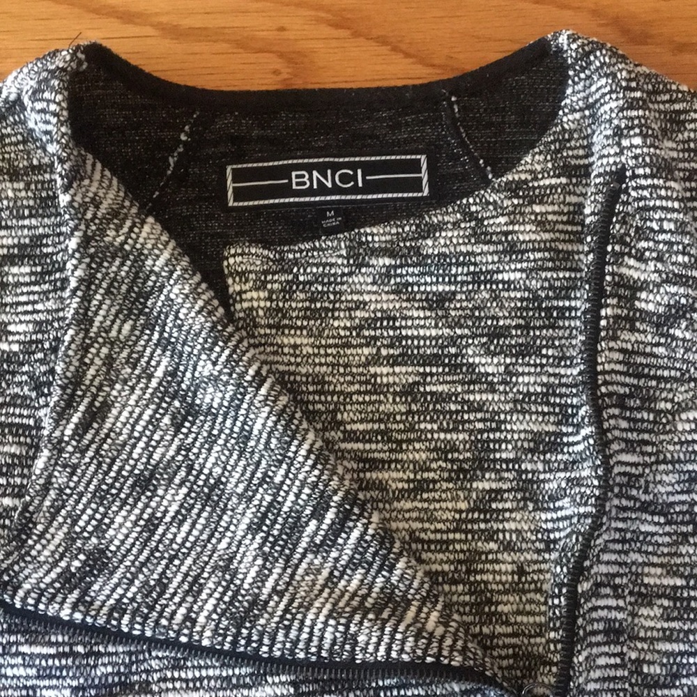 Stylish B&W Fitted Sweater Blazer / Jacket - Picture 2 of 7